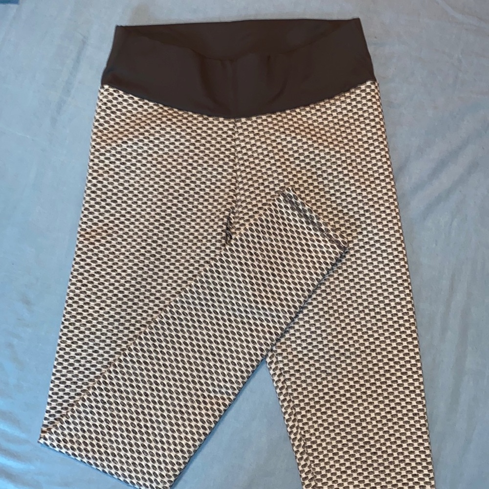 Scrunch Booty Legging. Size Sm